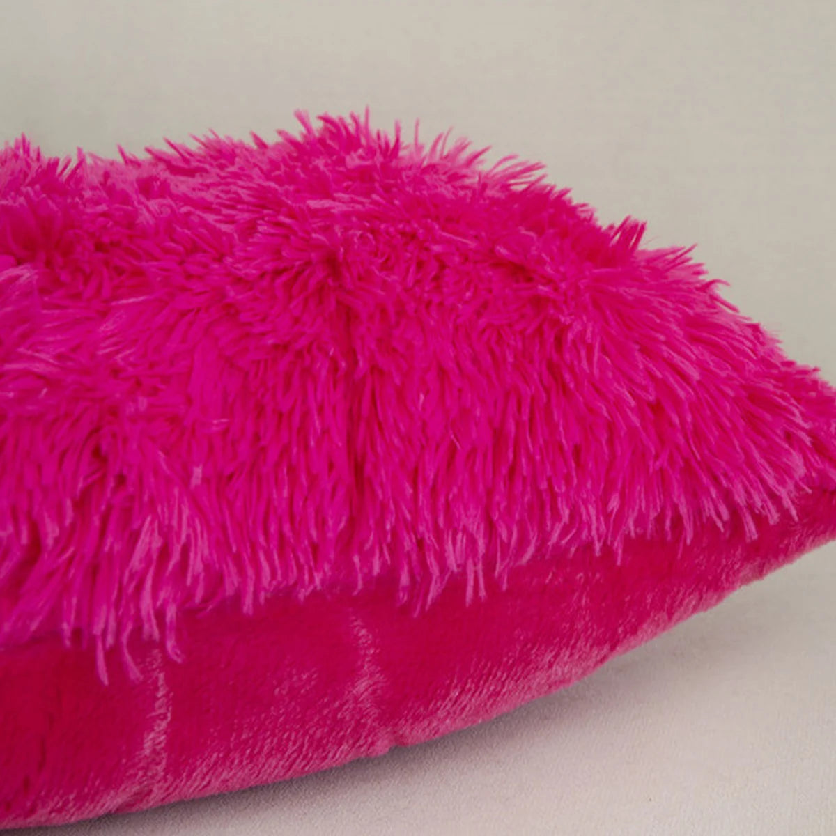 Lot de 2 housses de coussin en fausse fourrure
