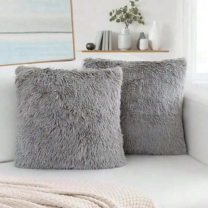 Lot de 2 housses de coussin en fausse fourrure