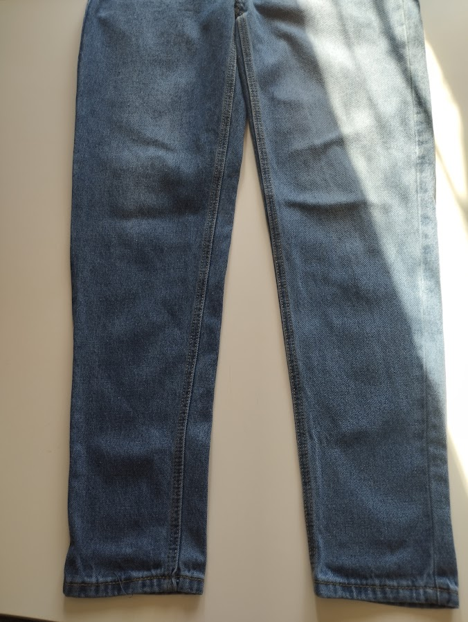 Jean Pretty Little Thing - détail jambe
